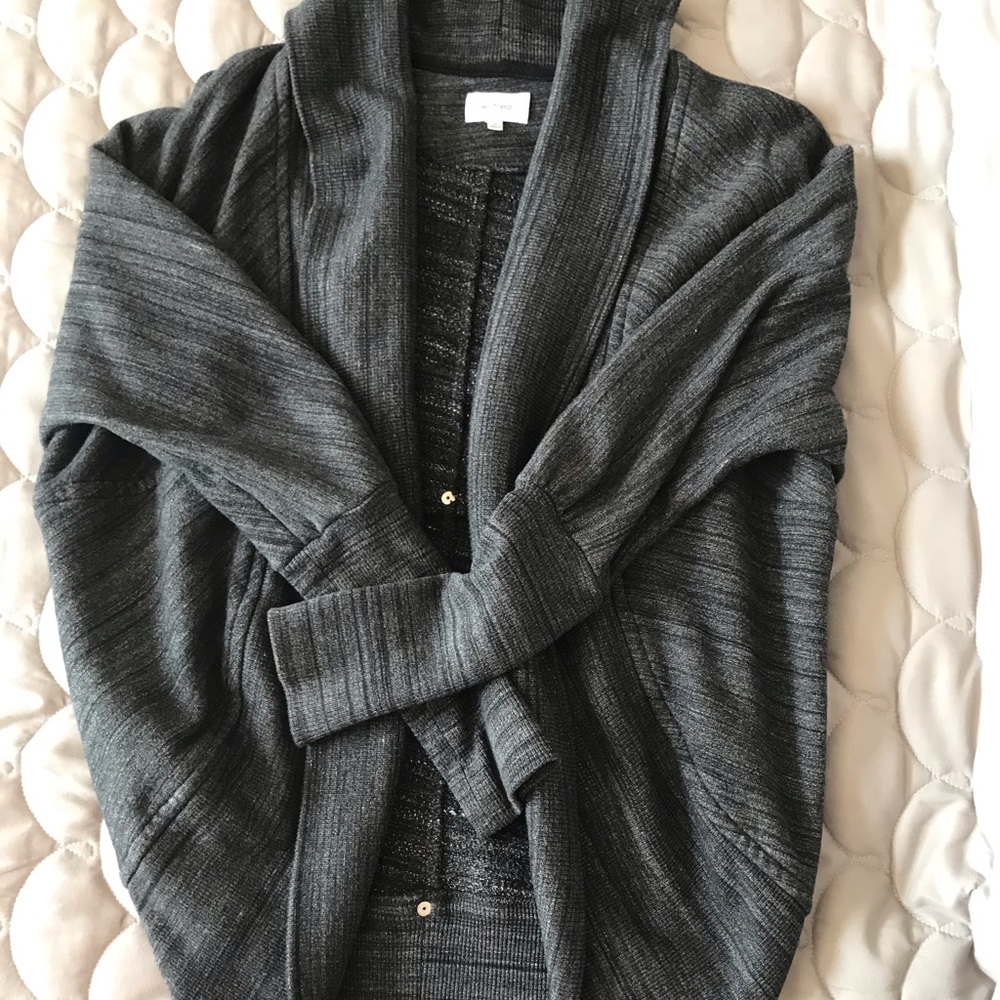 Aritzia wardrobe - Picture 2 of 5